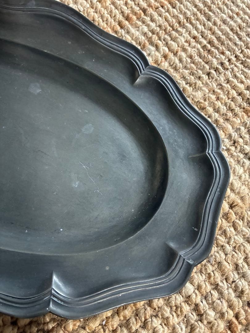 超大判】フランス購入 花リム平皿 ピューターの通販はau PAY