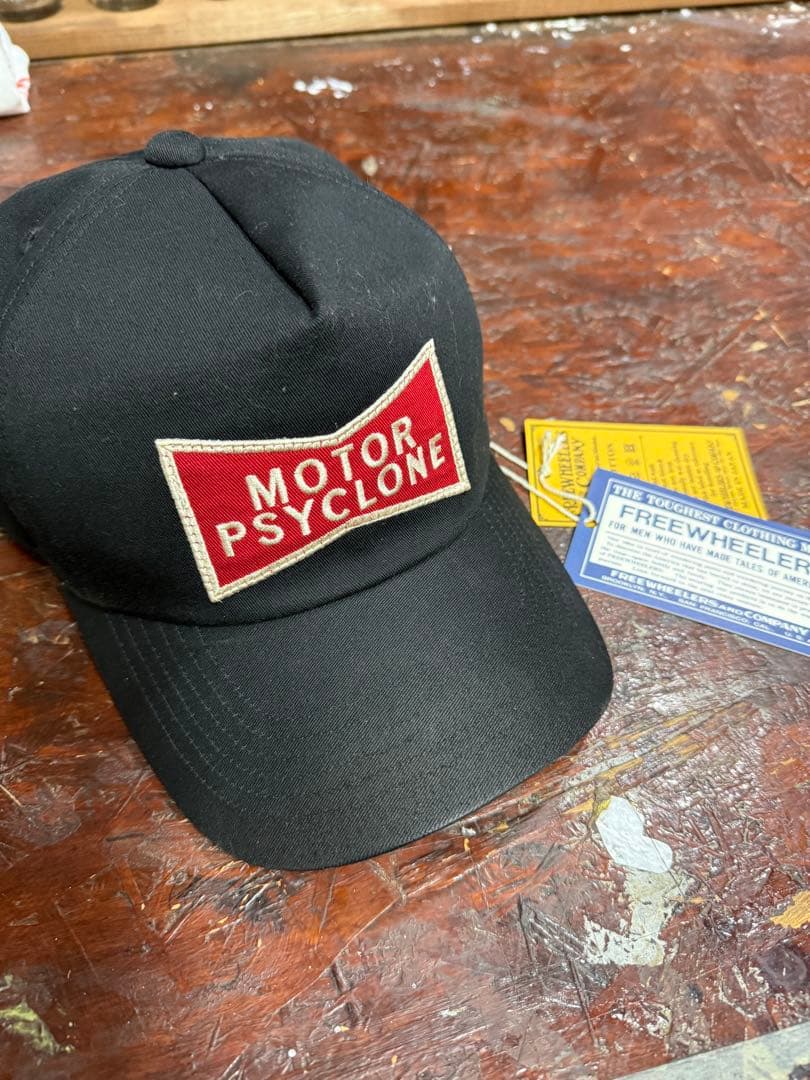 フリーホイーラーズ キャップ HELMETLAWSSUCK モーターサイクロン