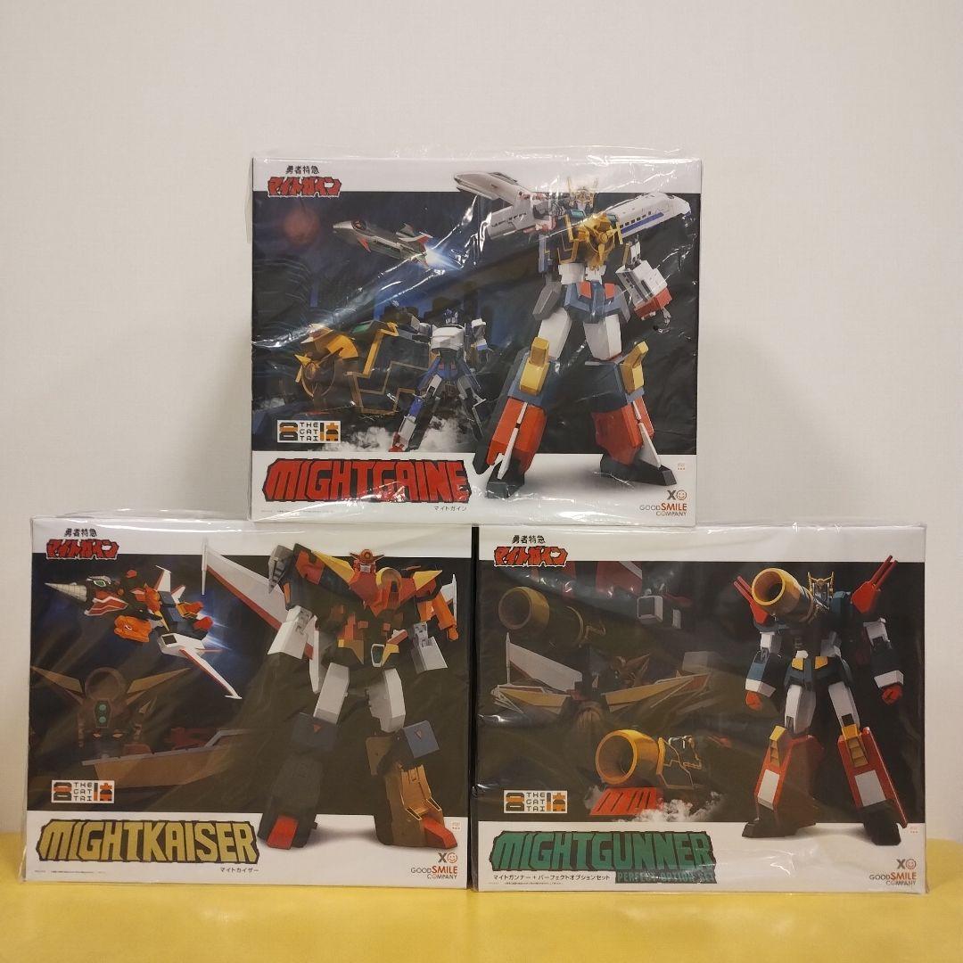 THE合体　マイトガイン　３種セット 勇者特急マイトガイン」に登場する機体3種と合体した姿「The合体