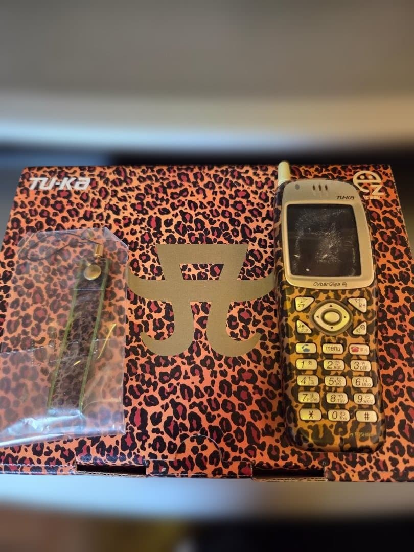 浜崎あゆみ TU-KA ヒョウ柄 本体 ストラップ付 - メルカリ