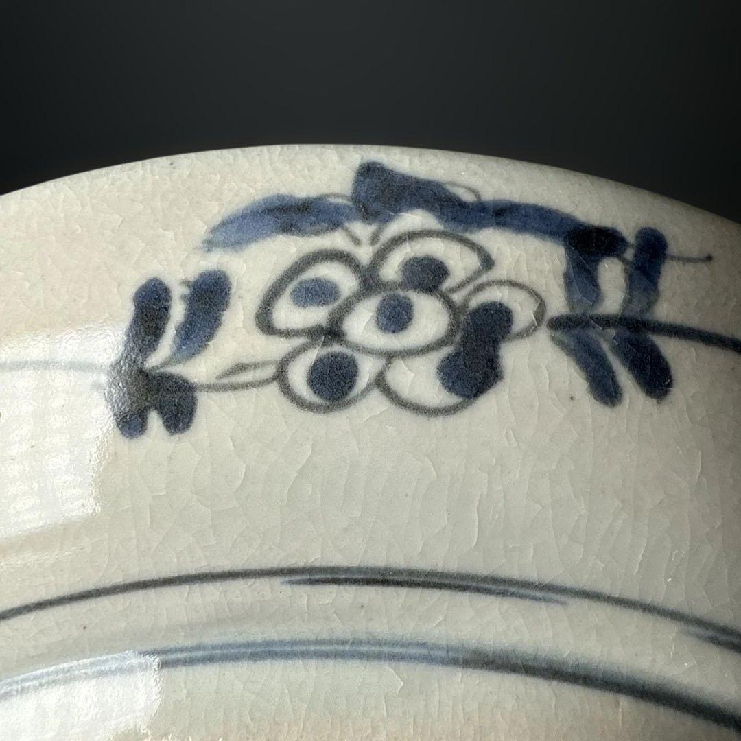 江戸中期　古伊万里　染付鳥蝶図七寸皿　裏唐草　鳥の躍動感！　20.4cm 古美術