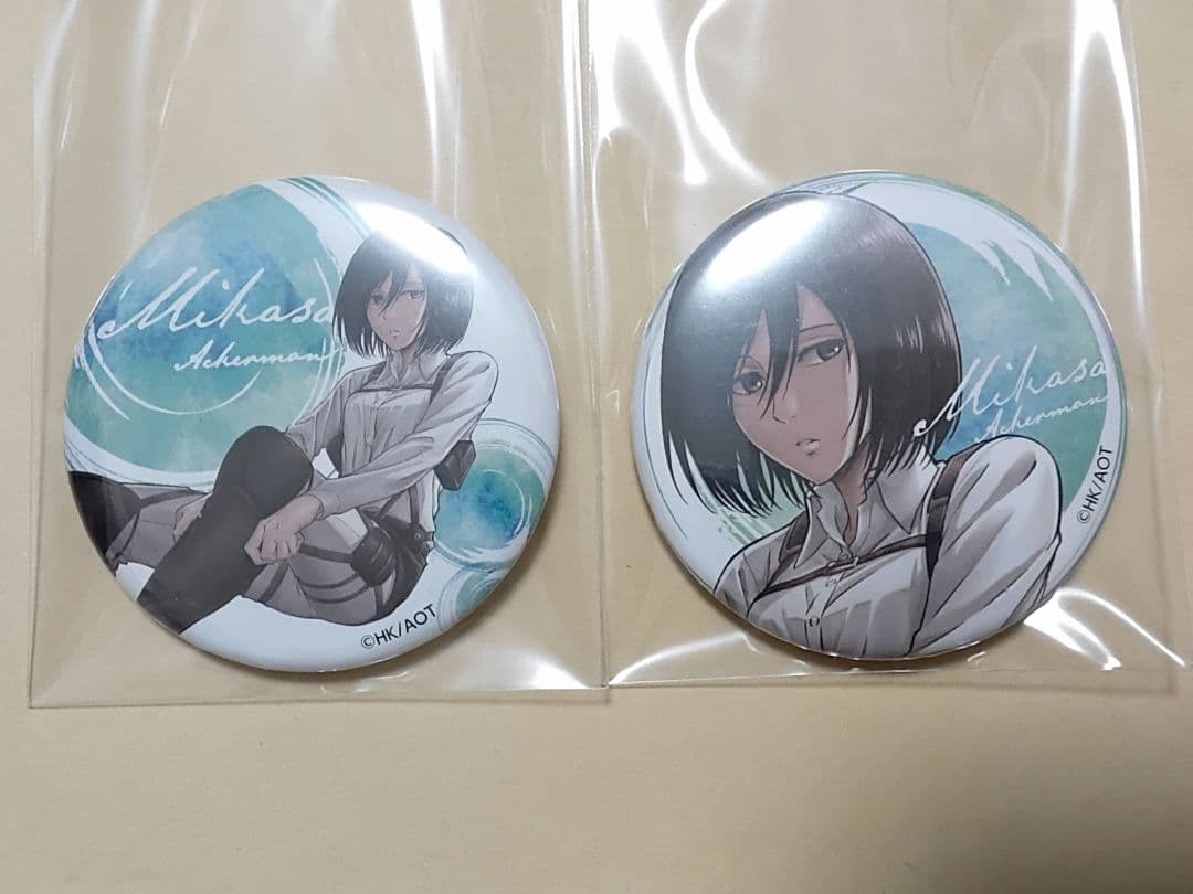 進撃の巨人　ミカサ　缶バッジ　2点　美品 缶バッジ2個セット「進撃の巨人」02/ミカサ 場面写ver.(イラスト