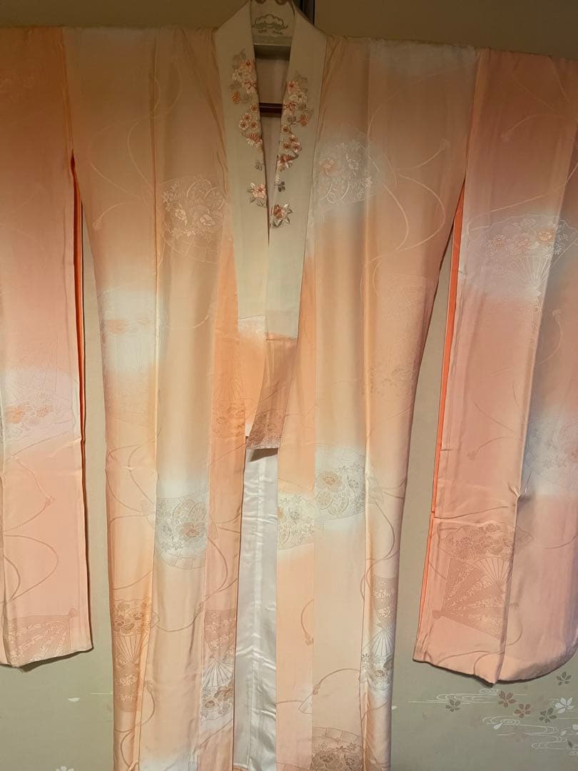 ぱ*む様 【再出品・引越し処分】送料込み・売り切り!! 成人式の赤い花柄振袖と付