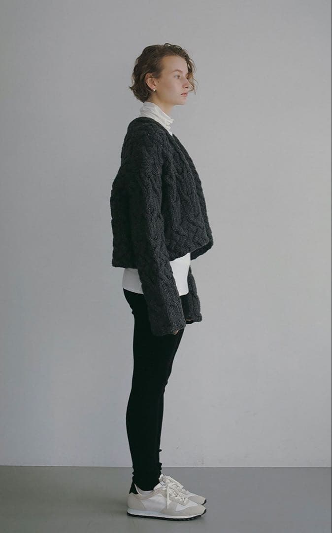 HER. 未使用 ハンドニットカーディガン チャコール エトレ - メルカリ