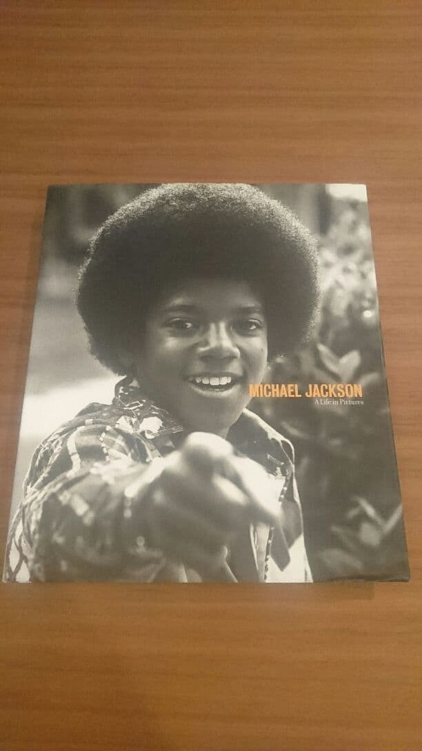 アート・デザイン・音楽 Michael Jackson : A Life In Pictures Amazon | Michael Jackson: A Life in Pictures | Dherbier, Yann
