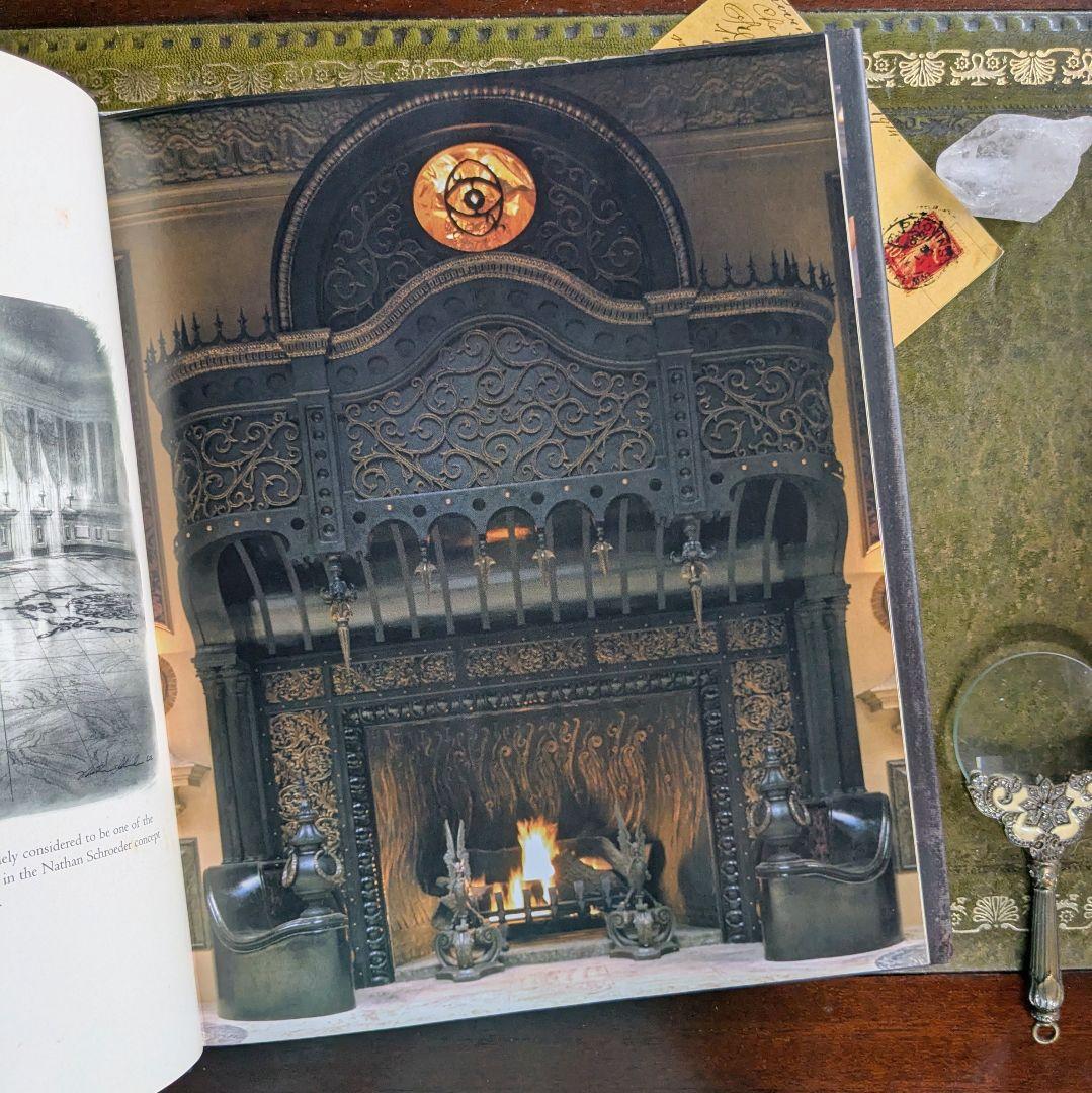 ディズニーファン必見！まるでホーンテッドマンションの扉を開けたよう