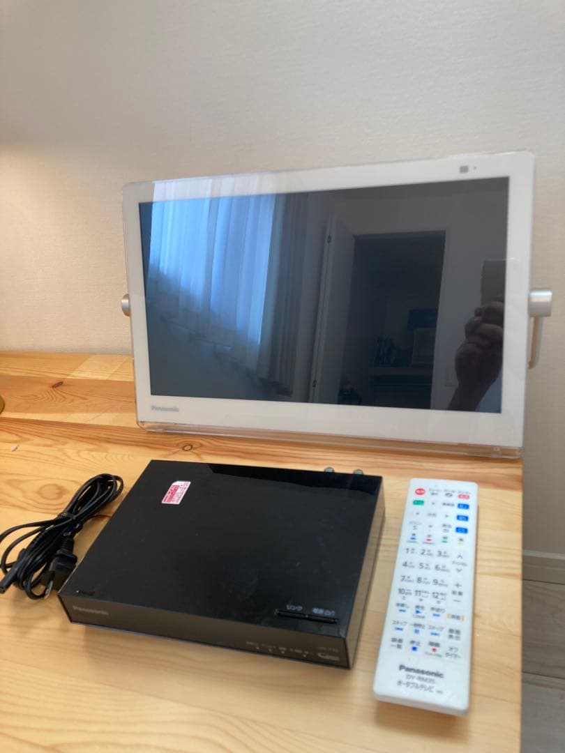 Panasonic パナソニック プライベートビエラ UN-15T7 概要 HDDレコーダー付ポータブル地上・BS・110度CS デジタルテレビ UN