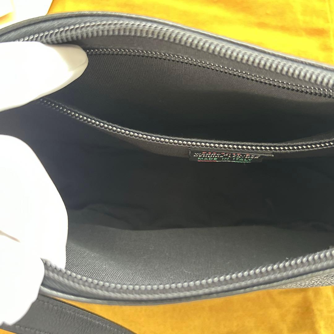 新品未使用タグ付き イルビゾンテ ハーフムーン ショルダーバッグ 黒