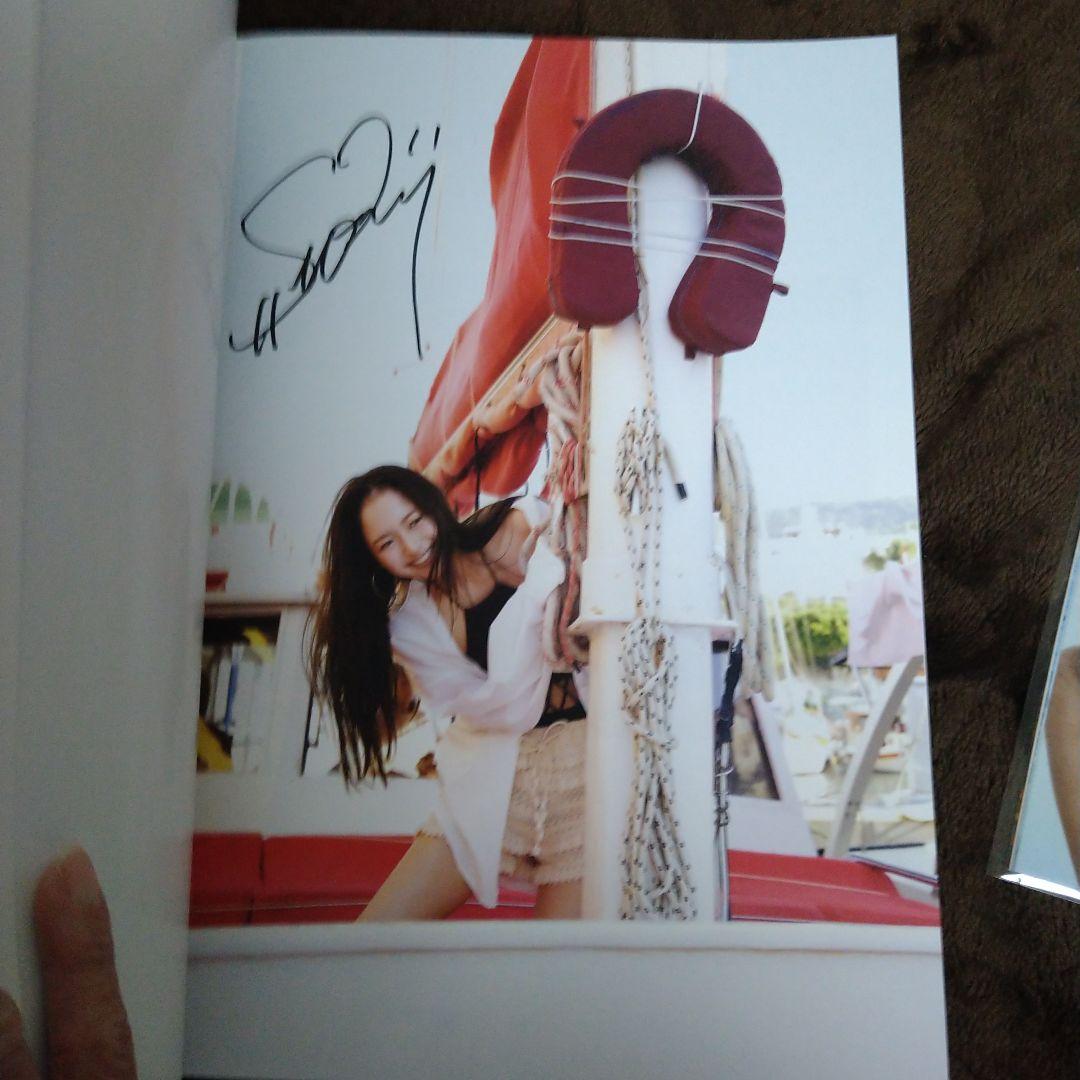 加藤栞 1st 写真集『shi～。』サイン入り、イベント限定生写真5枚付き