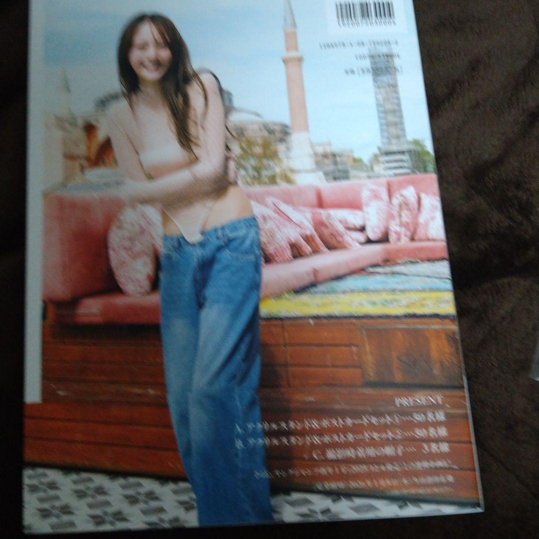 加藤栞 1st 写真集『shi～。』サイン入り、イベント限定生写真5枚付き