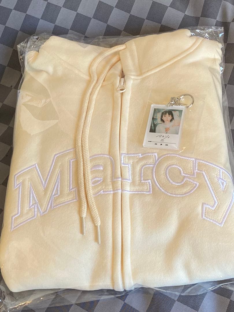 マルシィ 刺繍アップリケ フルジップパーカー アクリルキーホルダー付き 刺繍アップリケ フルジップパーカー | Marcy Official Goods