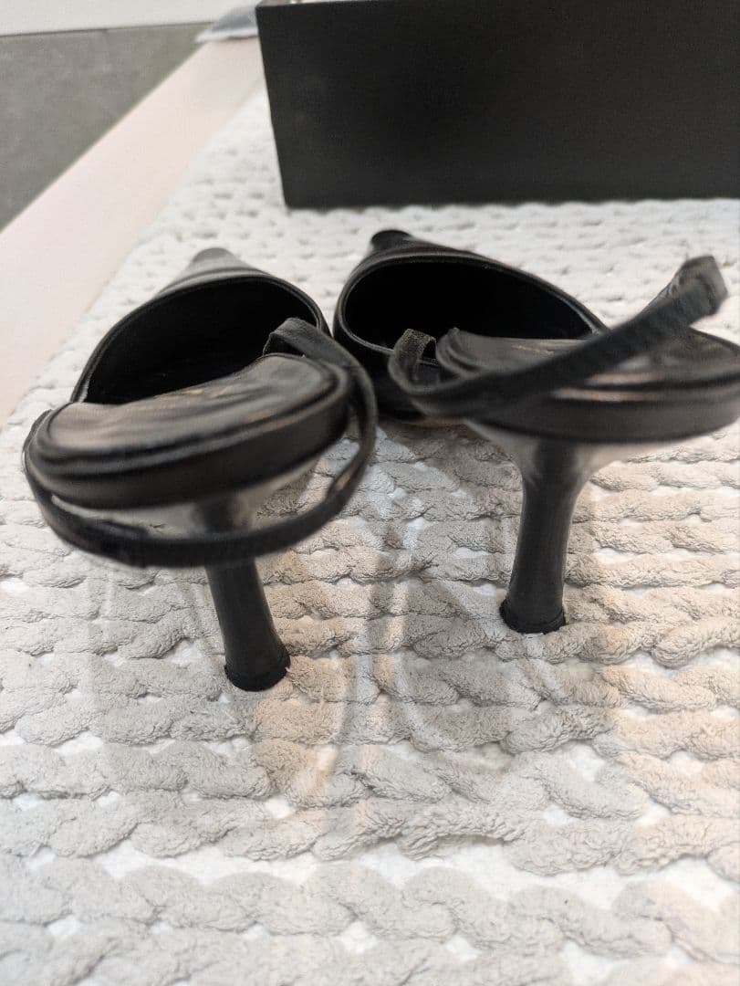 CHANEL ブラック ポインテッドトゥ ミュール - メルカリ