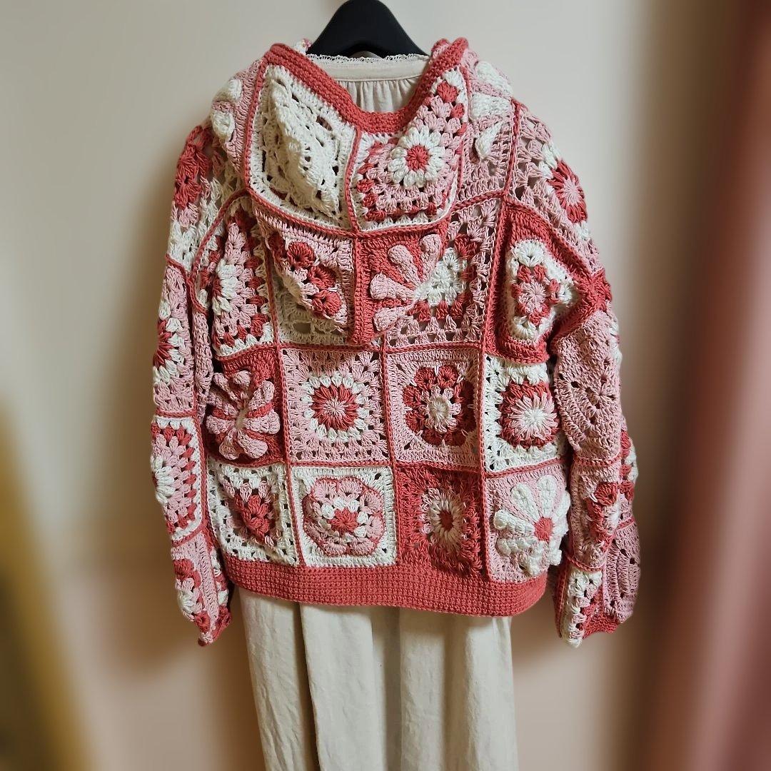 ハンドメイド　グラニースクエアフード付きカーディガン　2 ☆グラニースクエアのフード付きカーディガン☆フリーサイズ 編み物