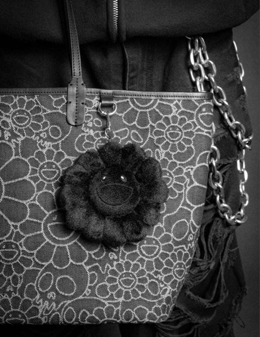 カイカイキキ 村上隆 お花 キーホルダー ブラック 黒 - メルカリ