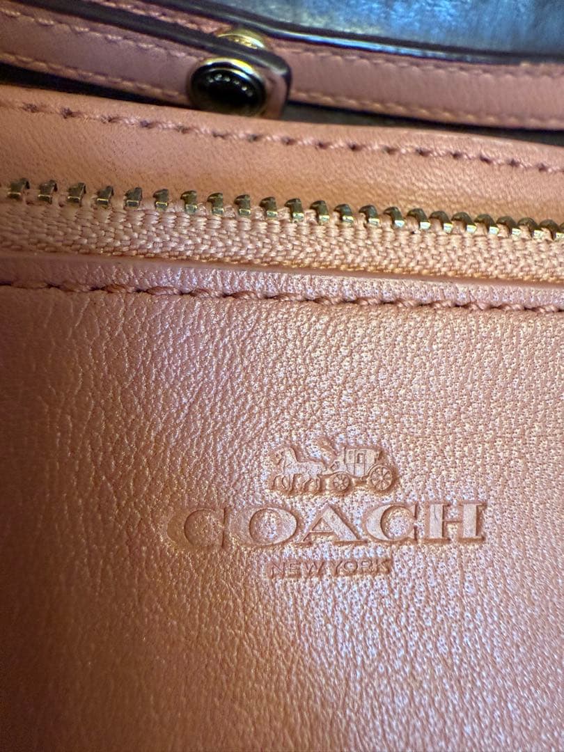 コーチ COACH お財布ケータイ 斜め掛け ピンクベージュ - メルカリ