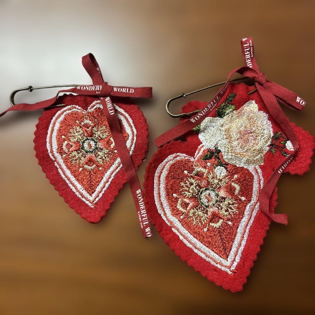 ワンダフルワールド ハート型フェルトワッペン ブローチ 大小セット赤