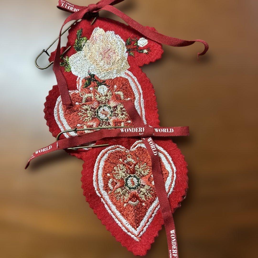ワンダフルワールド ハート型フェルトワッペン ブローチ 大小セット赤