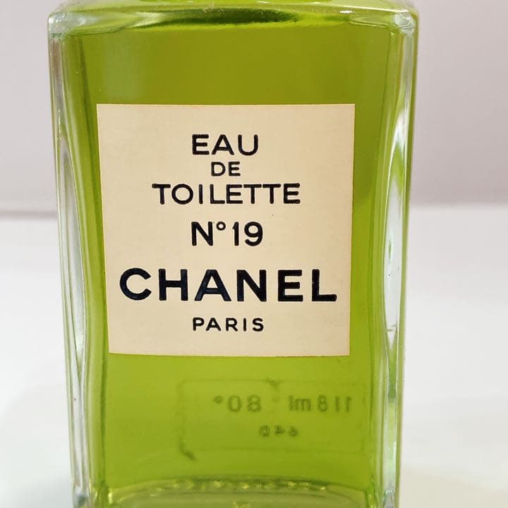 未使用 シャネル CHANEL N°19 オーデトワレ 50ml 19番 - メルカリ