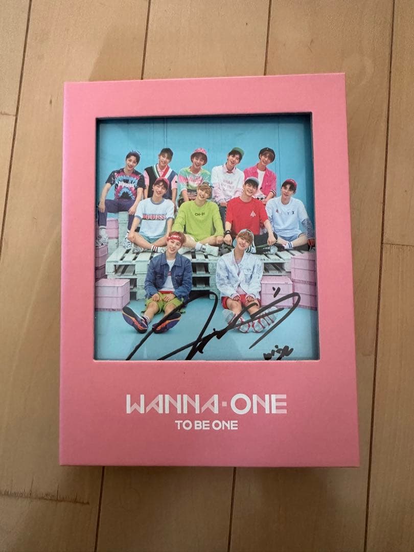 ファンミニョン サイン アルバム Wanna One NU'EST - メルカリ