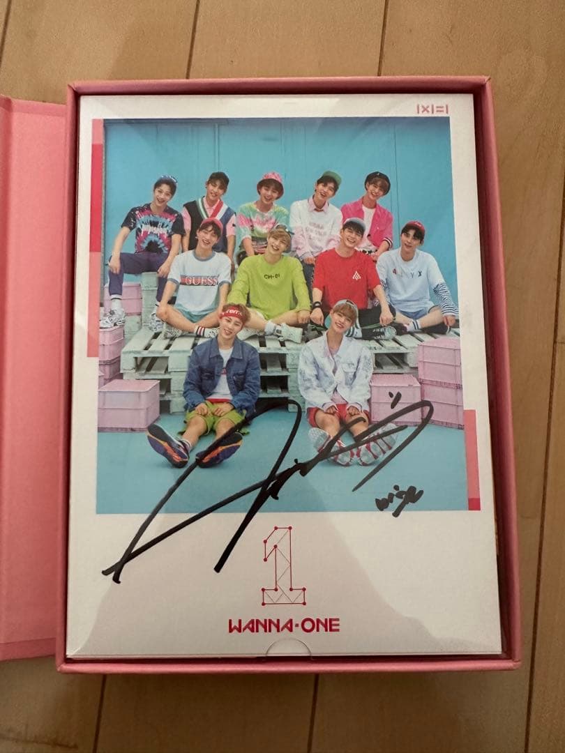 ファンミニョン サイン アルバム Wanna One NU'EST - メルカリ