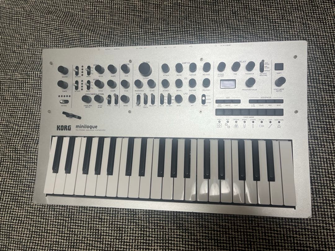 KORG minilogue アナログシンセサイザー 37鍵 シルバー