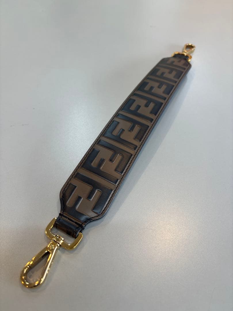 美品　Fendi ミニストラップユー　カーフレザー　ズッカ柄 FENDI（フェンディ） バッグストラップ MINI STRAP YOU ミニ