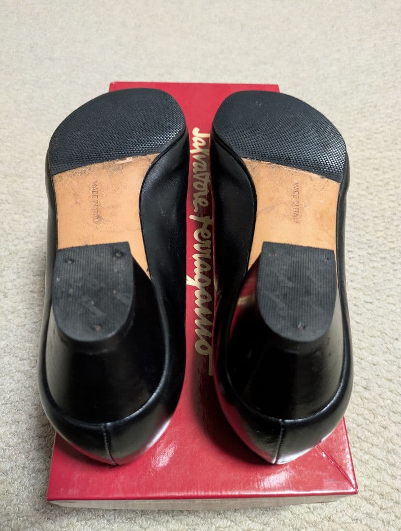 サルバトーレ フェラガモ 黒　ヴァラ　リボン フラットパンプス　 24.5cm