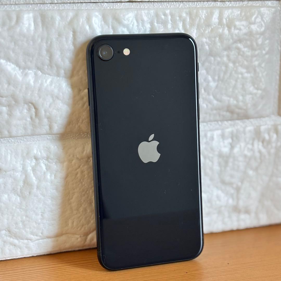 iPhone SE 第3世代 64GB ブラック SIMフリー バッテリー84% - メルカリ