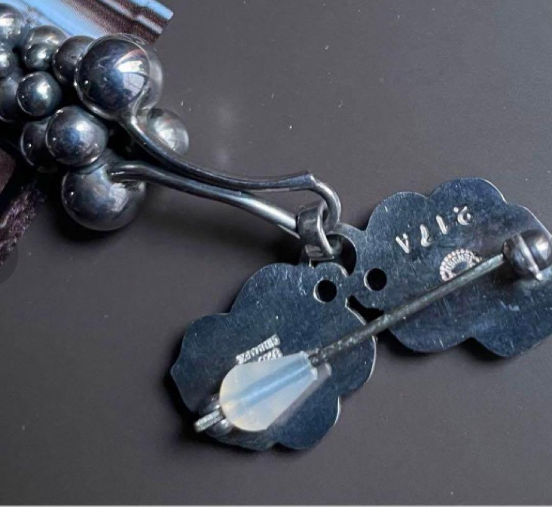 ジョージジェンセン ムーンライトグレープブローチ - メルカリ