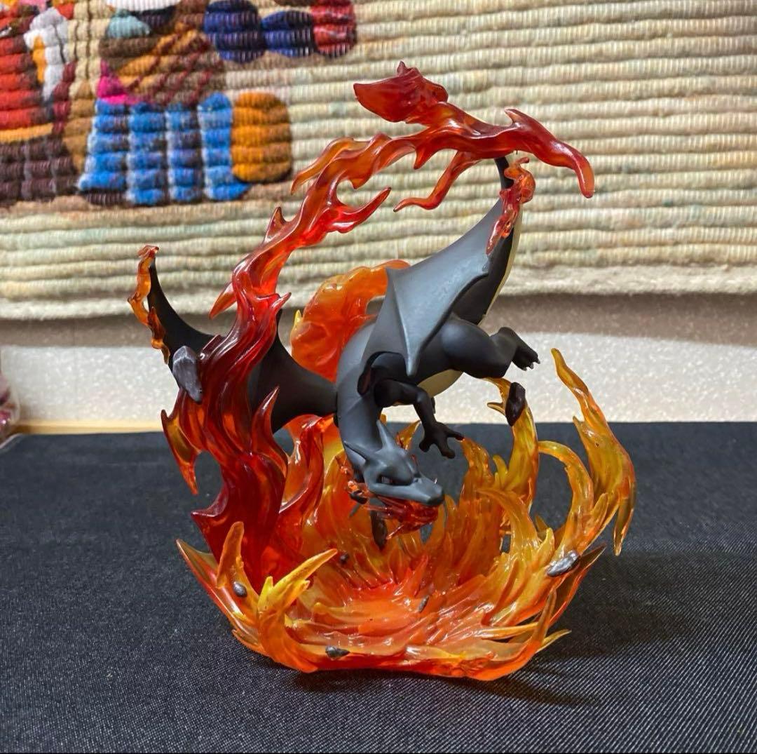 色違い黒リザードン フィギュア 炎エフェクト付き - メルカリ