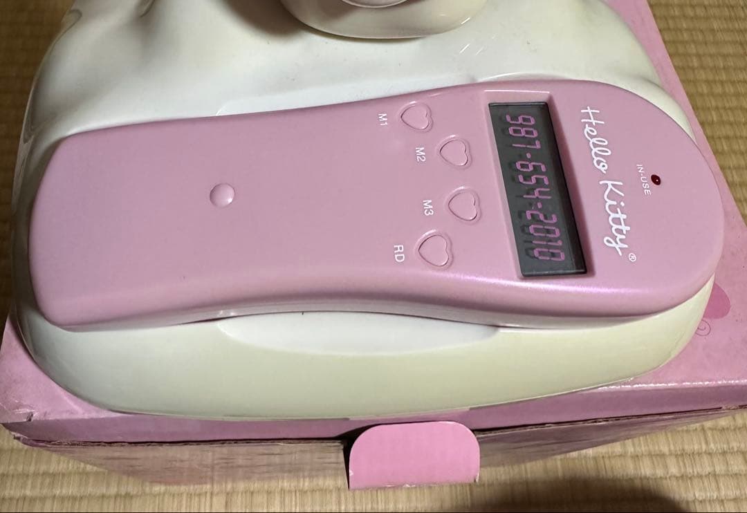 レアハローキティフラッシュ電話 - メルカリ