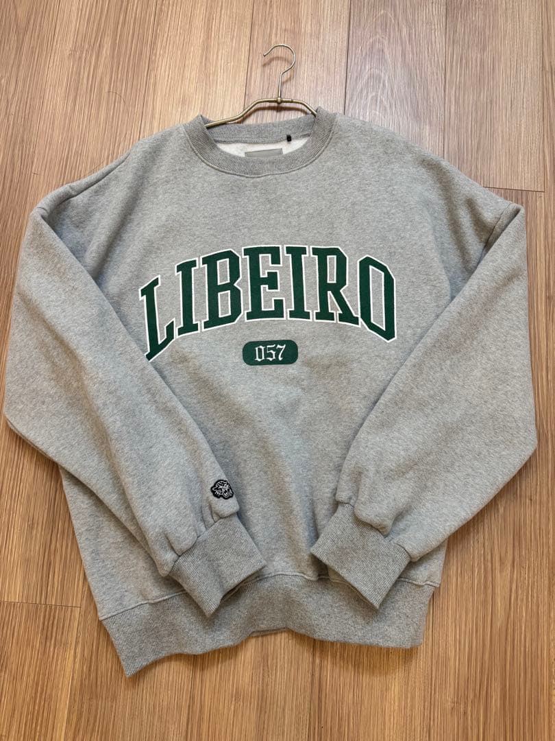 あみさん着用】LIBEIROリベイロカレッジロゴプルオーバートレーナー