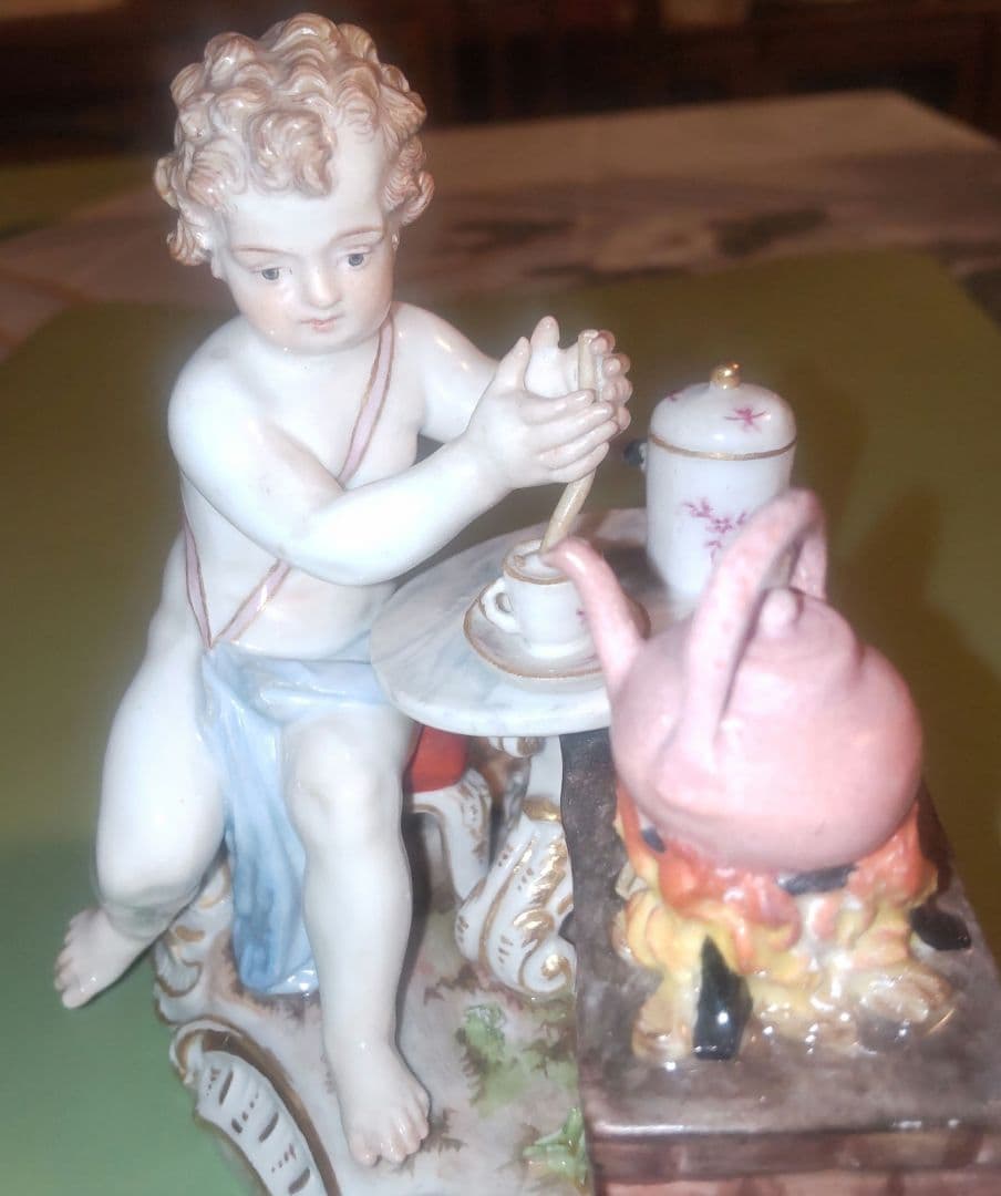 靴*も様 美品 マイセン ホットチョコレートを作る天使 フィギュリン