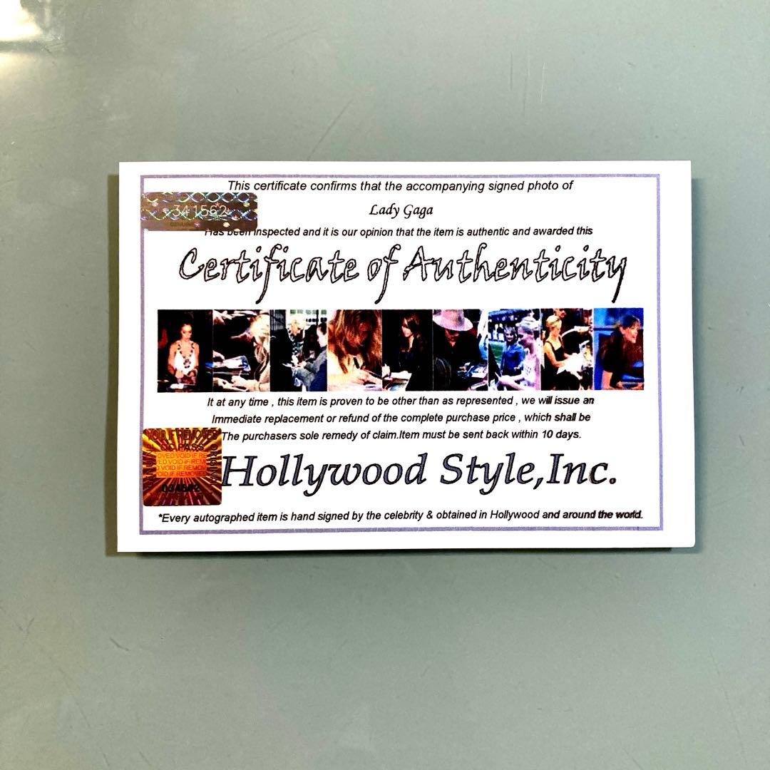 国歌斉唱…レディー・ガガ直筆サイン入り超大型写真…Lady Gaga… - メルカリ