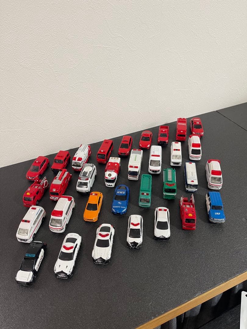 トミカ TOMICA 緊急車両 32台セット おもちゃ ミニカー トミカ 消防車 セット 緊急車両 タカラトミー ミニカー 3種類 No.32