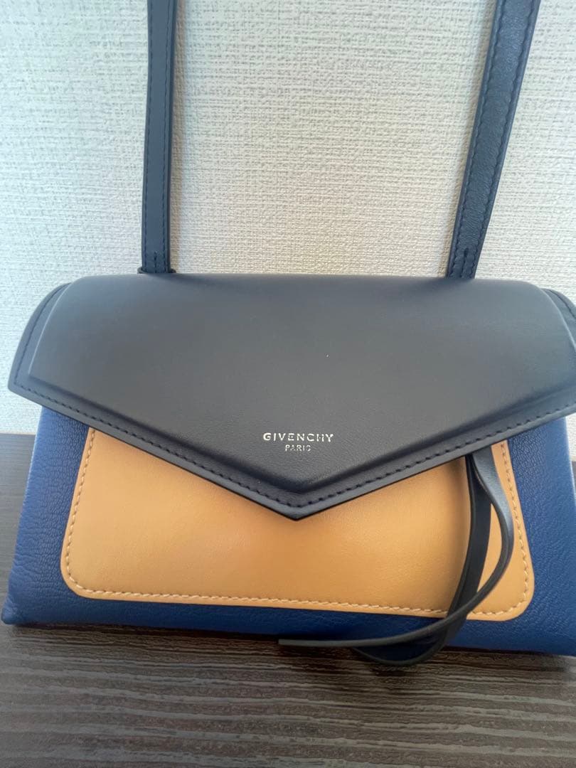 GIVENCHYデュエットショルダーバッグ