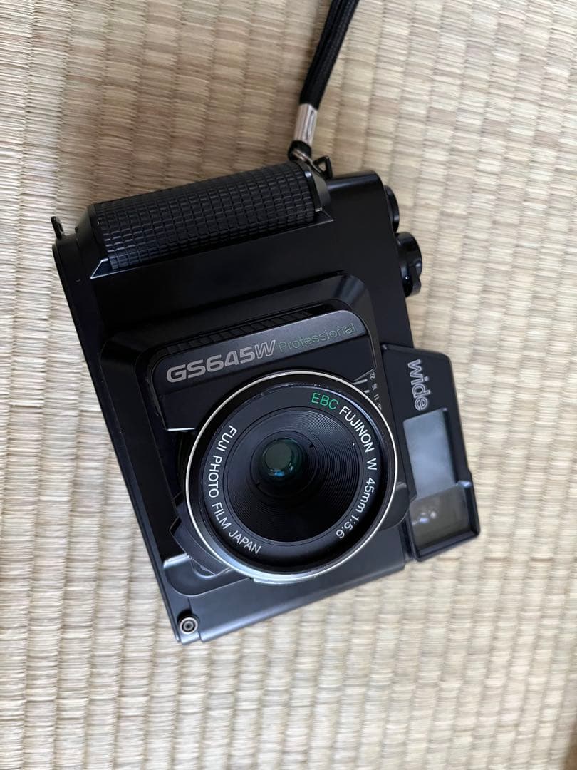 フジ　GS645W Fuji GS645W Review: A Compact Medium Format Rangefinder for