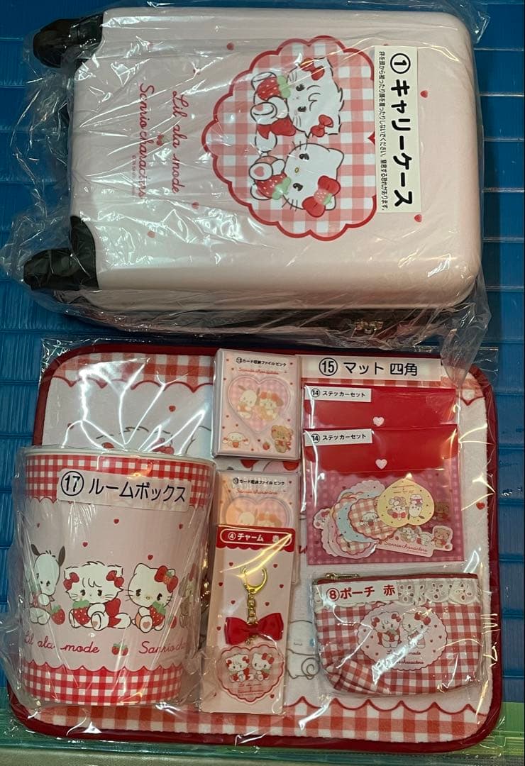 サンリオ当りくじ ①キャリーケース、チャーム、ポーチ、ステッカー