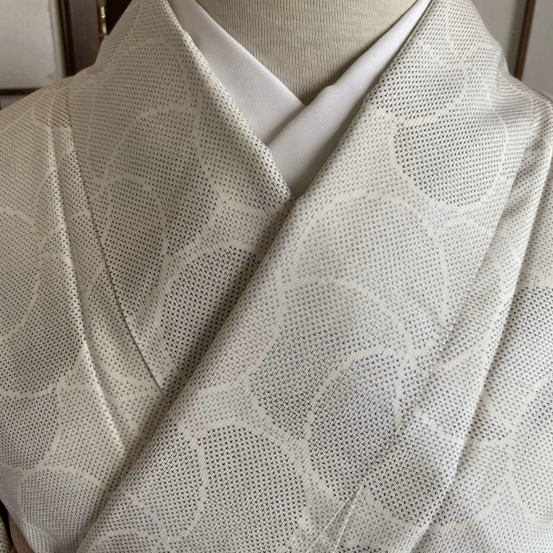 値下げ 本場大島紬 白大島 重ね梅 しつけ付き未着用 ゆったりサイズ