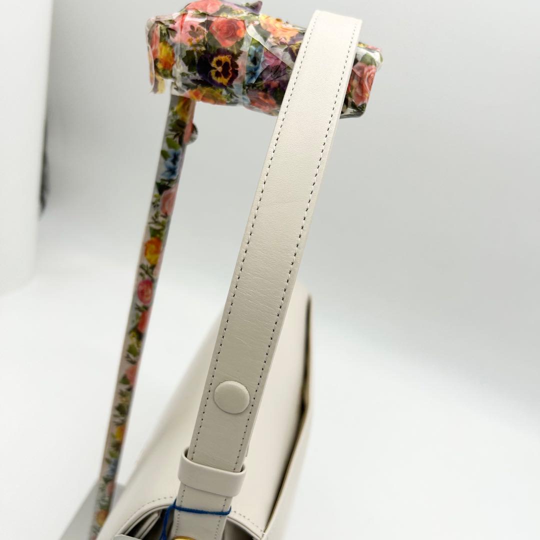 激レア品】 ロジェヴィヴィエ ワンショルダーバッグ レザー 白 ロゴ