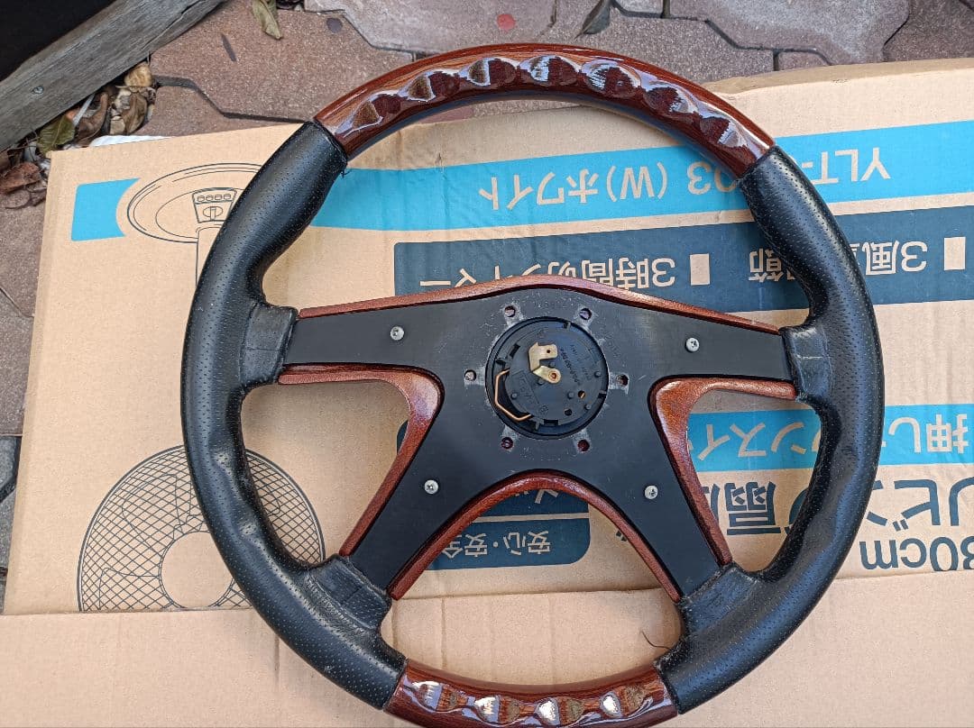 NARDI ナルディ　 ウッド・レザーステアリング　36.5cm