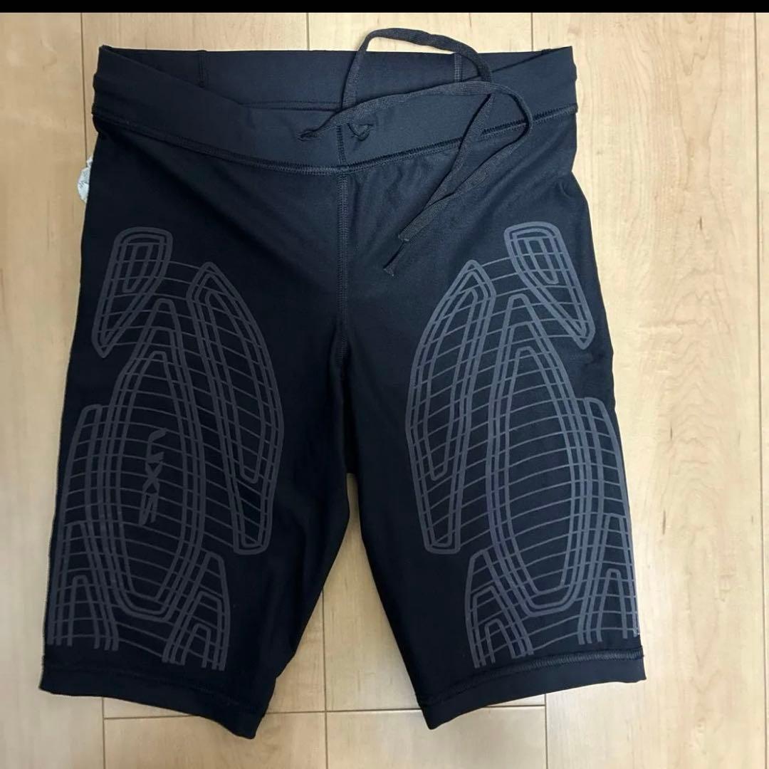 美品】2XUツータイムズユー/ハーフタイツ Sサイズ ゴールドxブラック