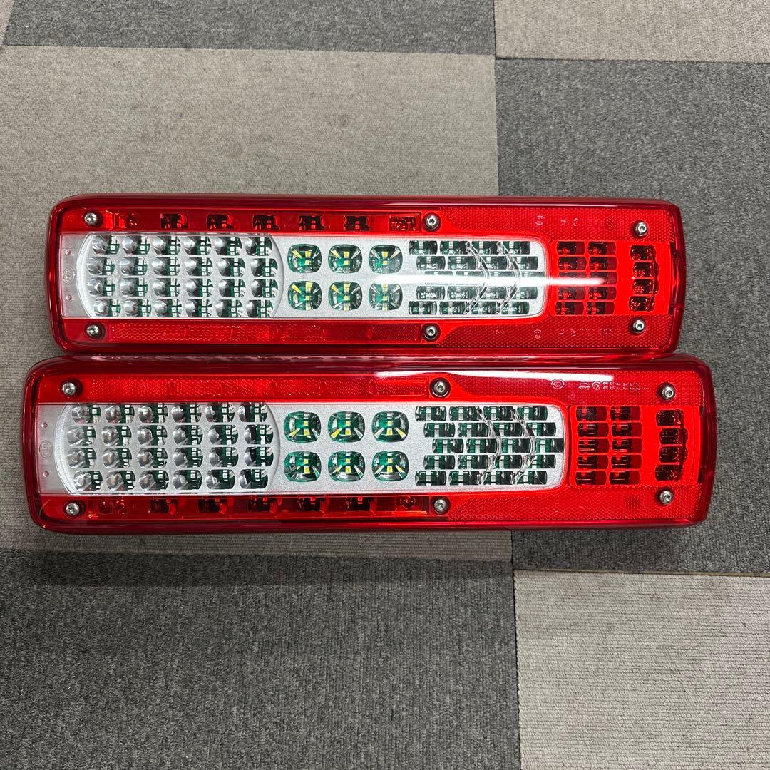 UDクオン新車外しテールランプ 2025 赤 2個セット 新車外し UD クオン 純正 テールライト テールランプ 左右セット