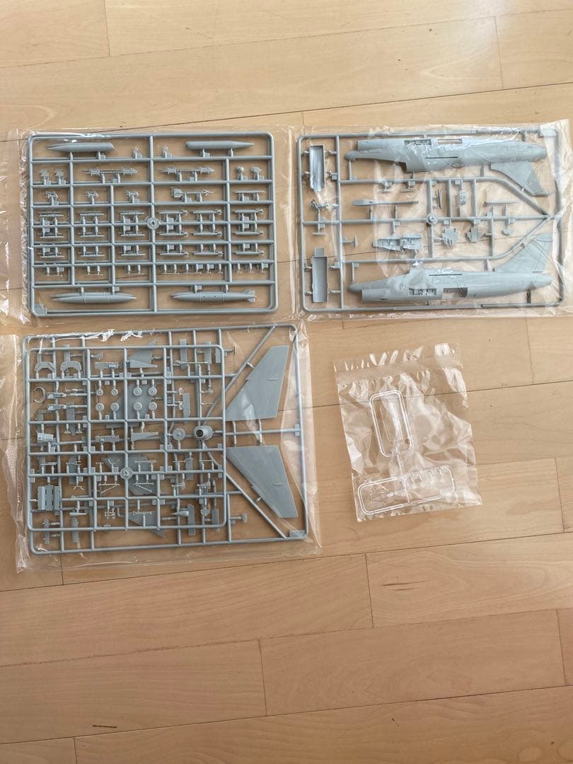 A-7コルセアII組み立てキット満足5機セット限定1名 - メルカリ