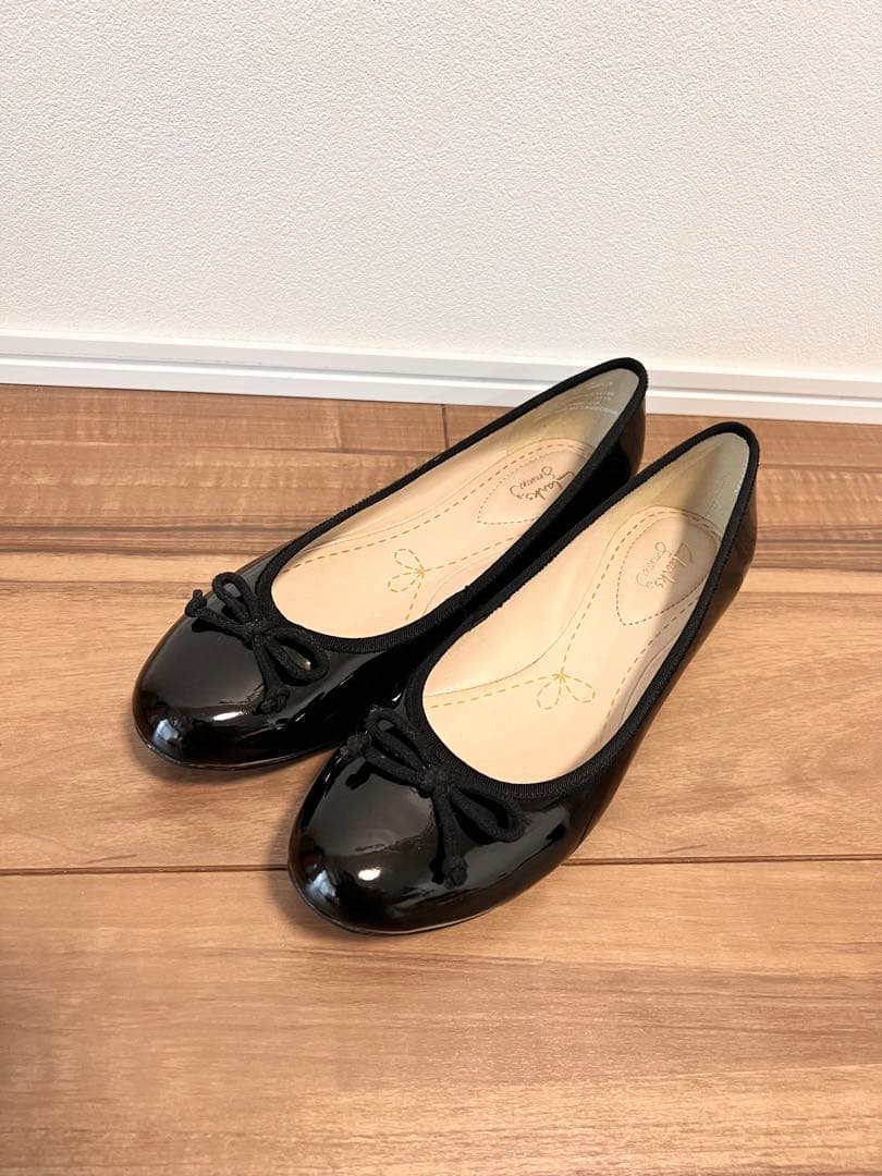 26cm】新品Clarks エナメルフラットシューズ レディース 大きいサイズ