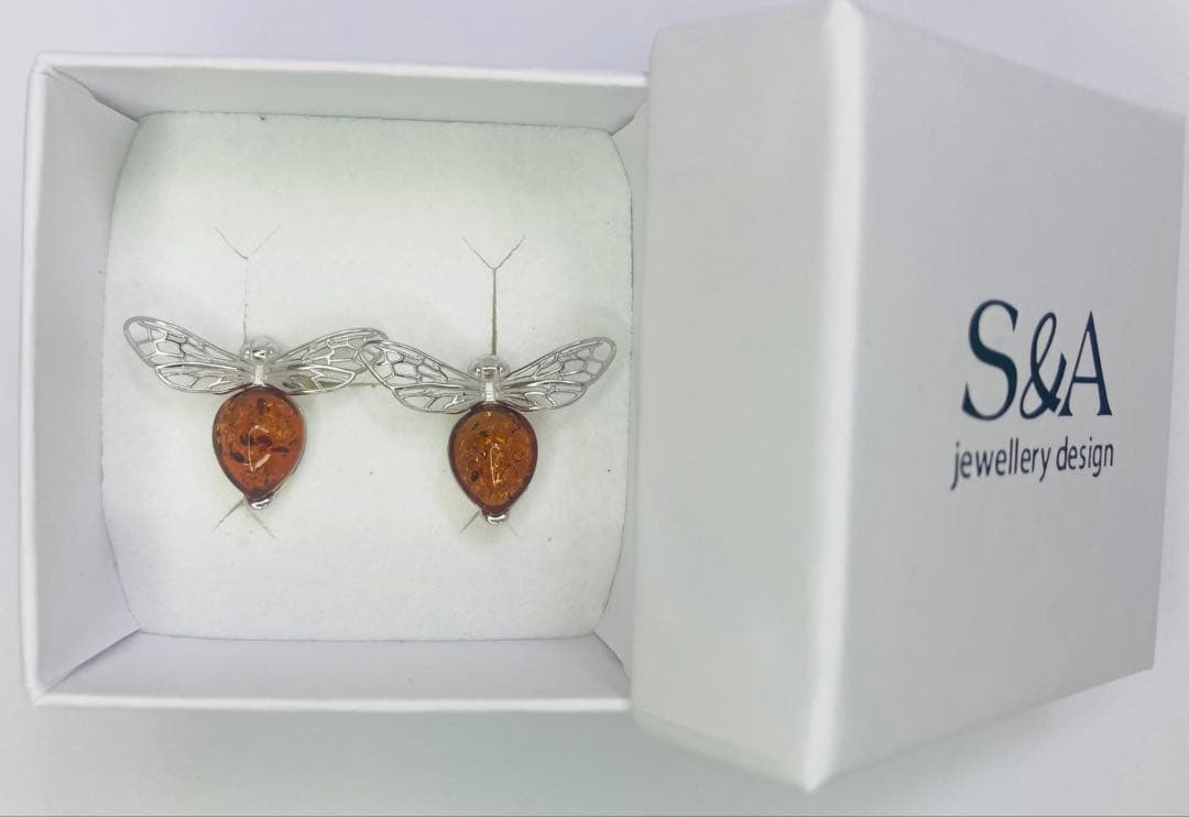 新品】S&A 蜂ピアス シルバー 万博 ポーランド 琥珀 - メルカリ