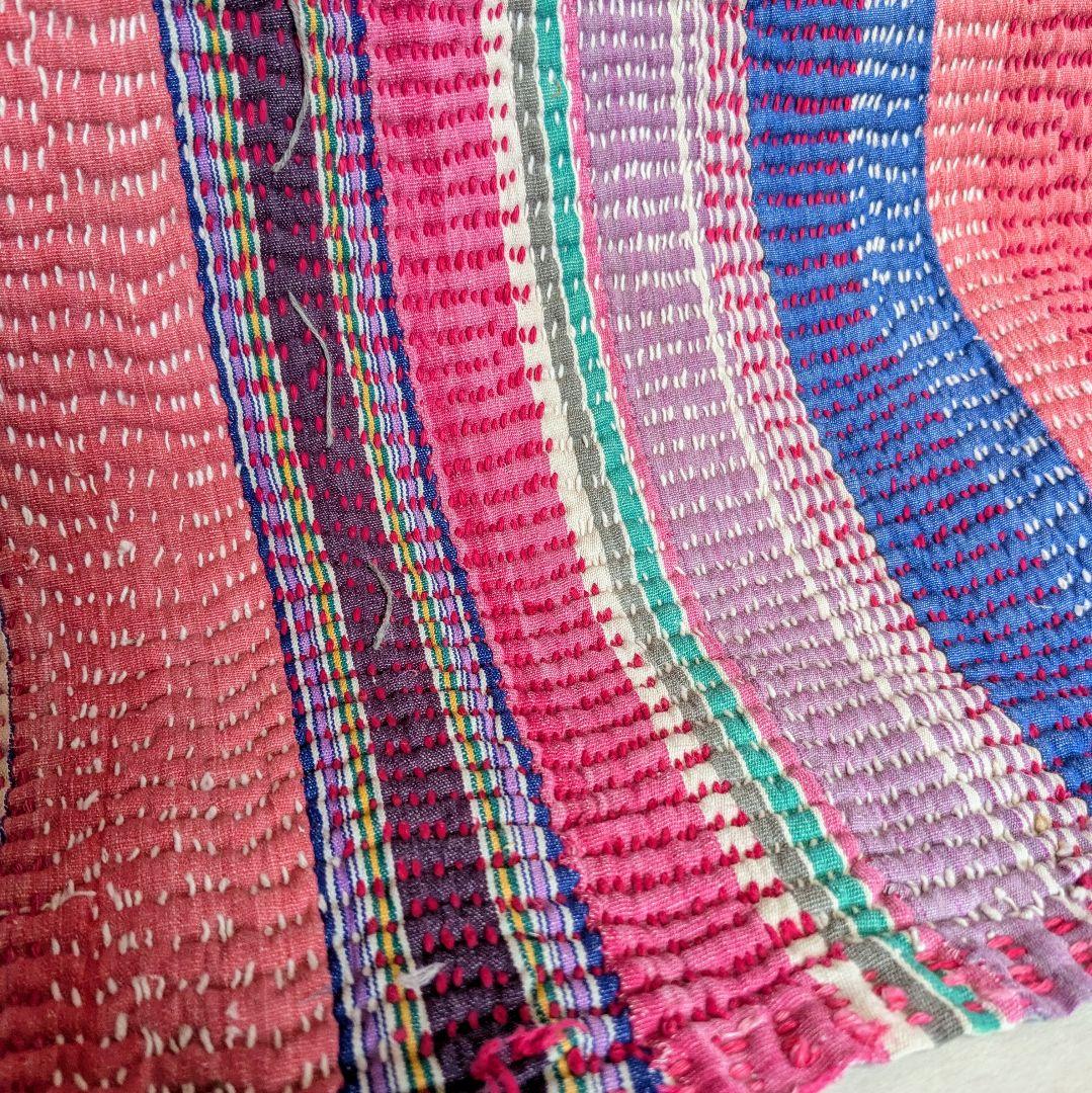 ピンクが映えるストライプ柄のヴィンテージラリーキルト 刺し子 刺繍布