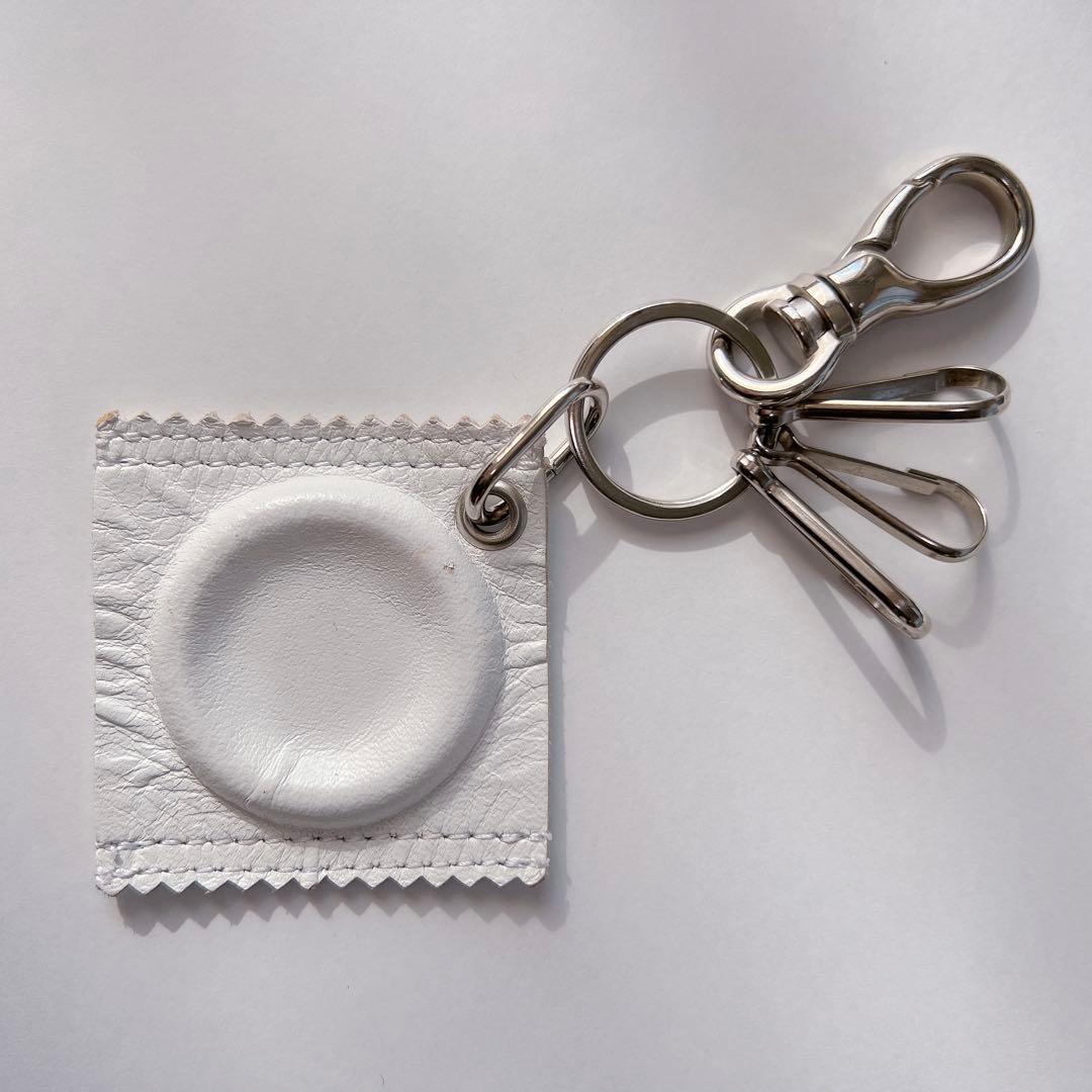 菅田将暉着用 私物 skin tokyo コンドームキーリング ホワイト スキン