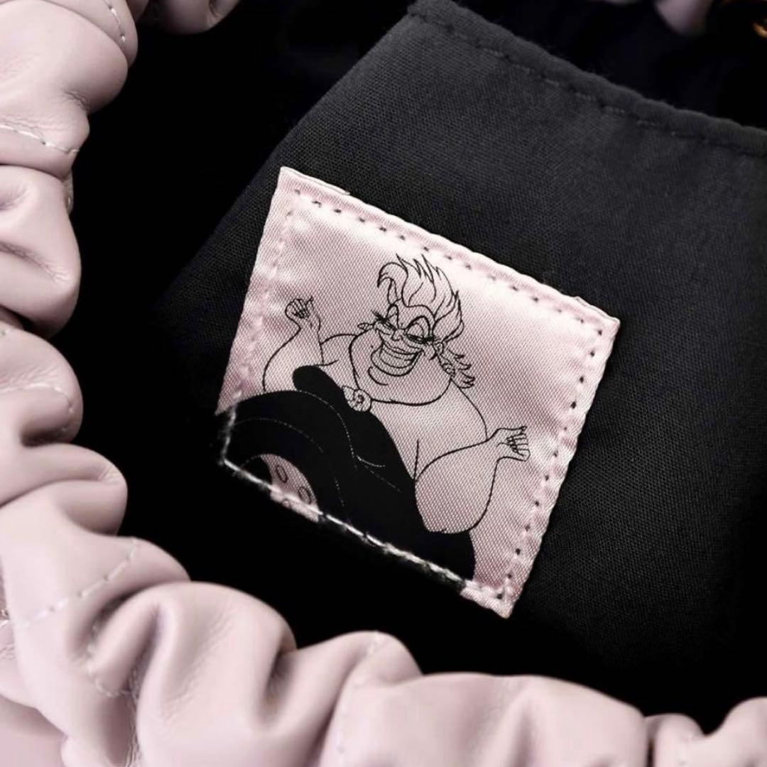 アースラ、フロットサム＆ジェットサム ショルダーバッグ チャーム付き