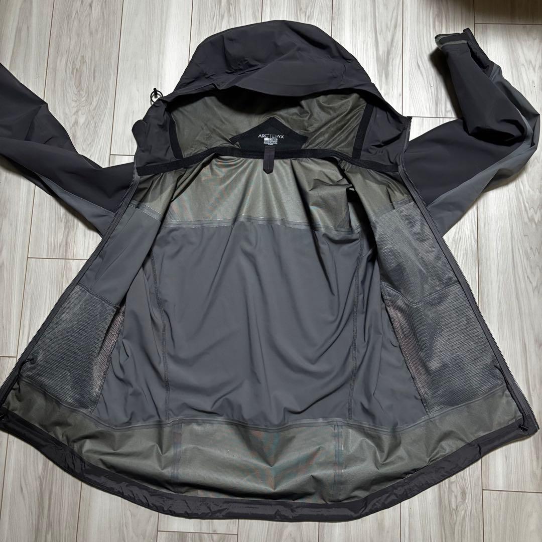 アークテリクス アルファコンプ メンズS グレー ナイロン ゴアテックス